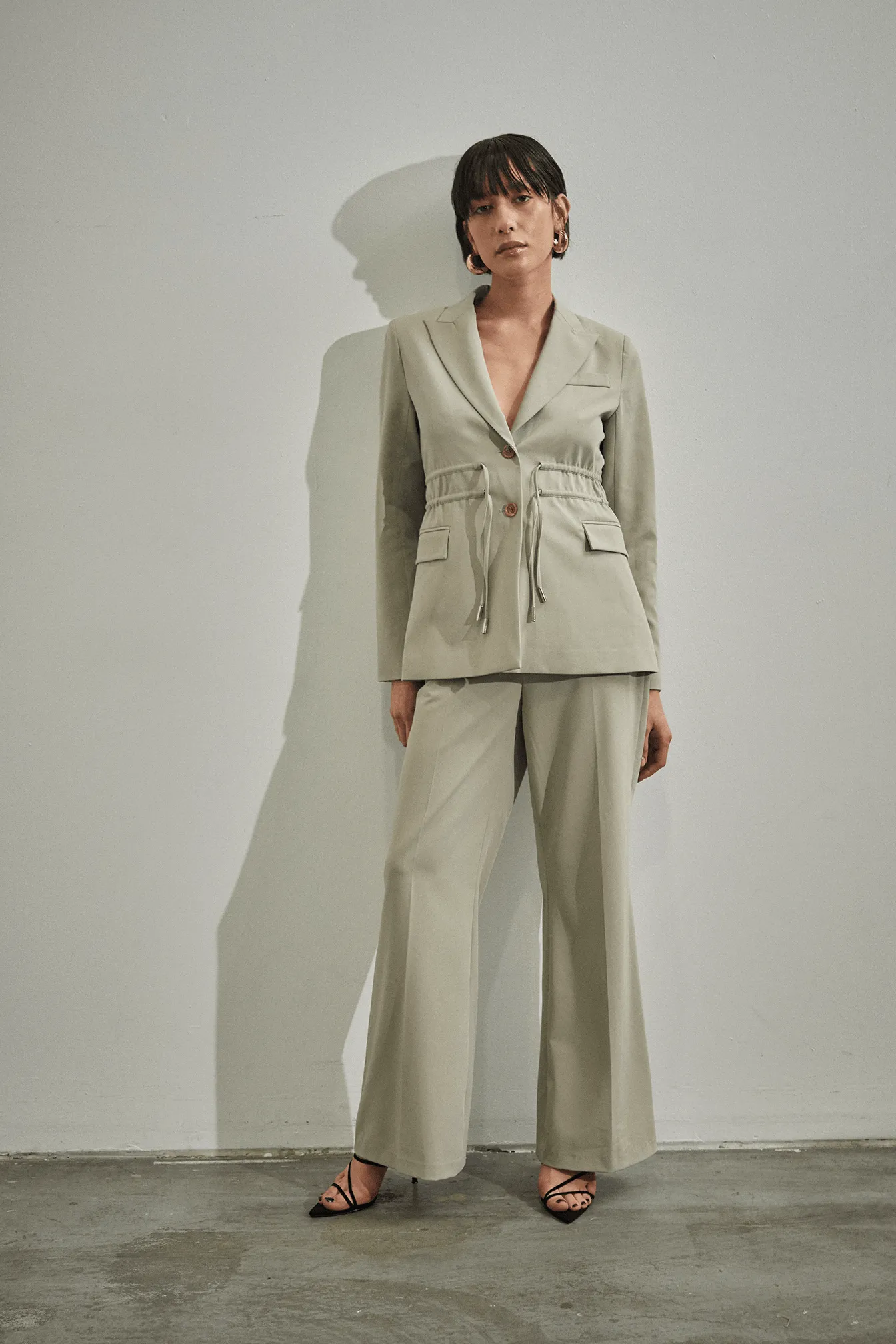PROTOCOL CINCHED WAIST BLAZER | SHALE